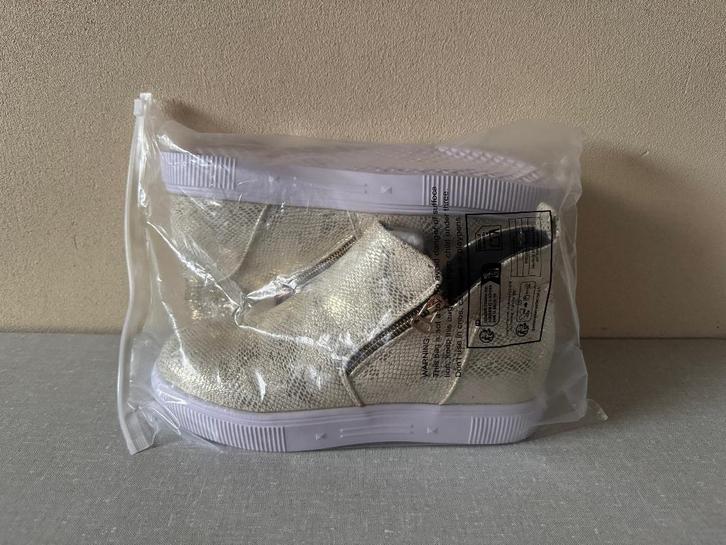 NIEUWE Dames schoenen met 2 ritsjes aan zijkanten MAAT40, Kleding | Dames, Schoenen, Nieuw, Sneakers of Gympen, Beige, Ophalen of Verzenden