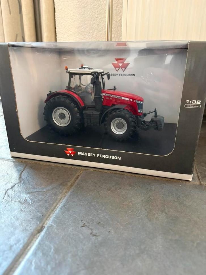 Te koop massey Ferguson 8737, Hobby en Vrije tijd, Modelauto's | 1:32, Zo goed als nieuw, Tractor of Landbouw, Universal Hobbies
