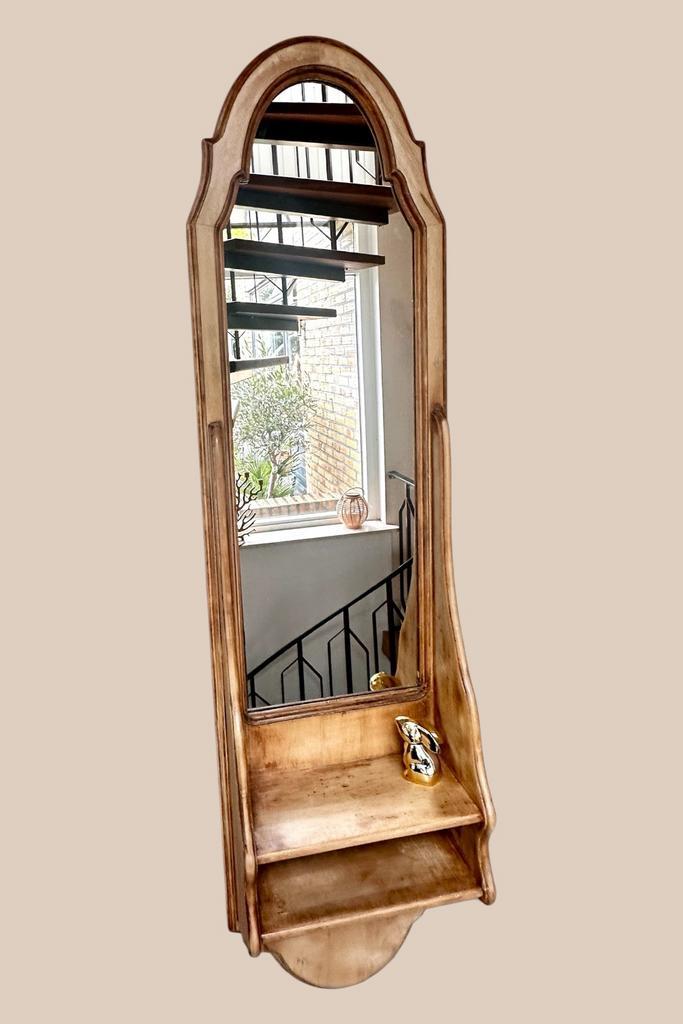 Unieke vintage wandspiegel met plankjes – massief hout, Antiek en Kunst, Antiek | Spiegels, Minder dan 50 cm, 100 tot 150 cm, Rechthoekig