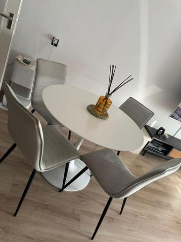 4 stoelen beschikbaar voor biedingen