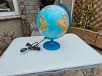 wereldbol met verlichting en licht blauwe voet, Huis en Inrichting, Woonaccessoires | Wereldbollen, Ophalen of Verzenden, Verlicht