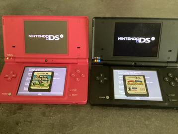 2 Nintendo DS Roze & Zwart + Games beschikbaar voor biedingen
