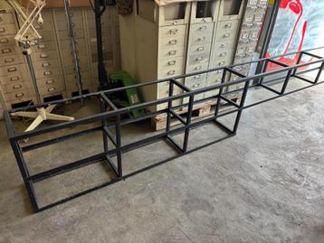 Metalen ophang stellage 360cm beschikbaar voor biedingen
