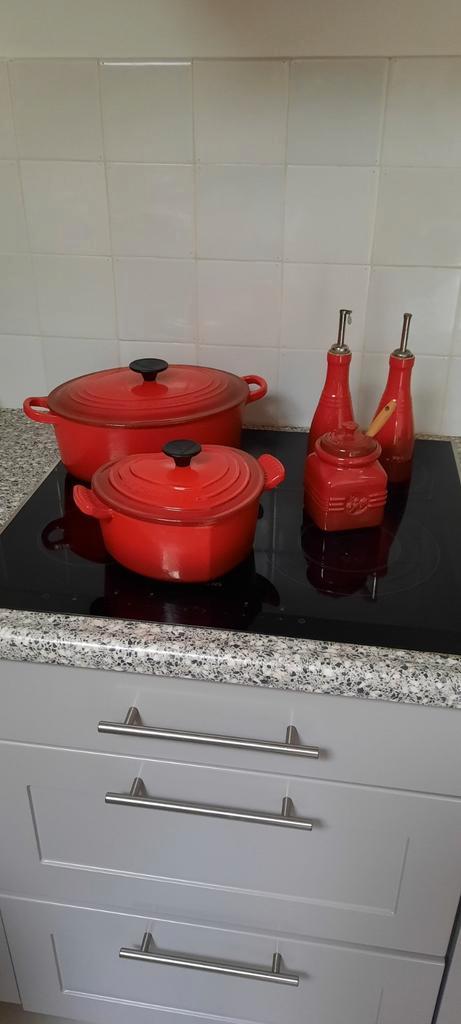 Le Creuset 5-delige set - Rood, Huis en Inrichting, Keuken | Keukenbenodigdheden, Zo goed als nieuw, Ophalen