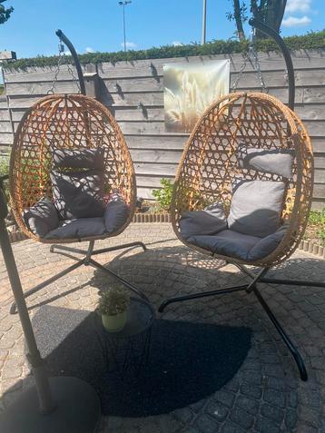 Tuin hangstoelen / ei-stoelen met standaard (set van 2) beschikbaar voor biedingen
