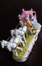 Fraai Porseleinen beeldje uit Dresden, Duitsland HANDPAINTED, Antiek en Kunst, Antiek | Porselein, Ophalen of Verzenden