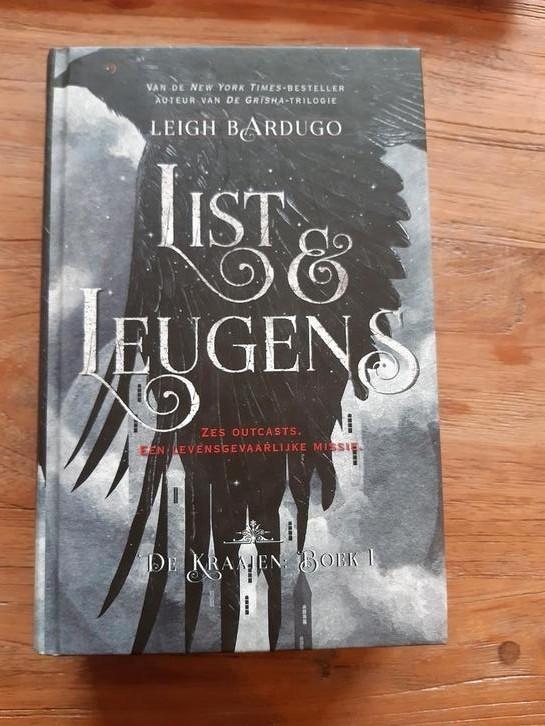 Leigh Bardugo - List & Leugens, Boeken, Kinderboeken | Jeugd | 13 jaar en ouder, Zo goed als nieuw, Ophalen of Verzenden