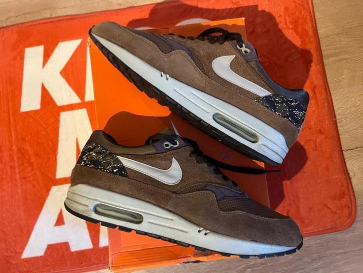 Air Max 1 Friendly Football Pack 44,5, Kleding | Heren, Schoenen, Gedragen, Sneakers of Gympen, Bruin, Ophalen of Verzenden