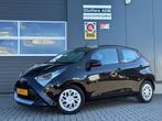 Toyota Aygo 1.0 VVT-i x-play | Camera | Airco | CarPlay | El, Stof, Gebruikt, Euro 6, 4 stoelen