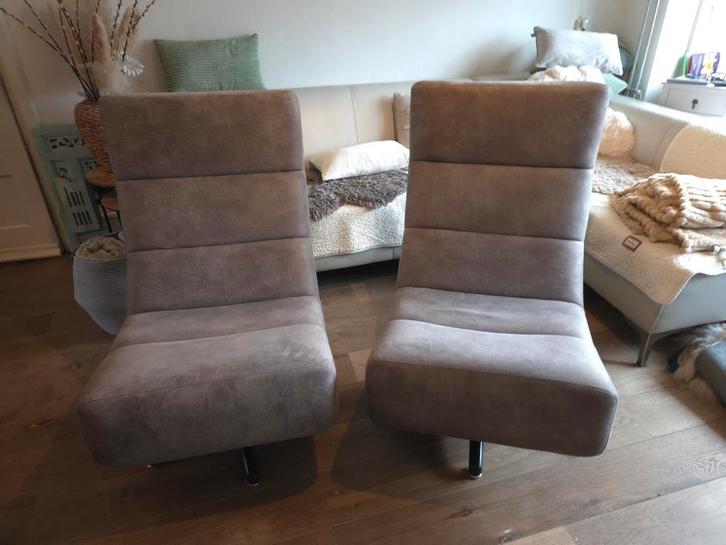 Draaifauteuils stoelen met zwarte poten . 2 stuks, Huis en Inrichting, Fauteuils, 50 tot 75 cm, 75 tot 100 cm, Ophalen