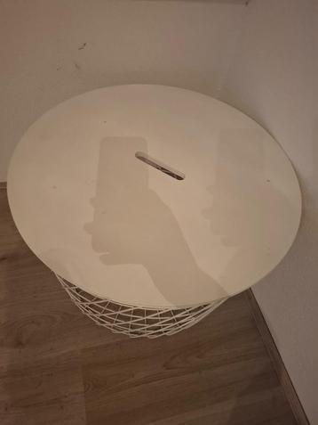 Salon tafel / mand beschikbaar voor biedingen