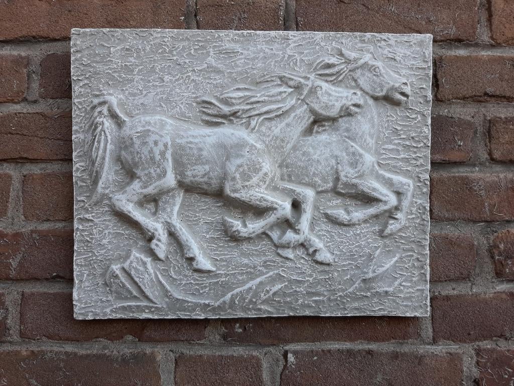 Paarden wanddecoratie betonnen beeld tuinbeeld beton, Ophalen of Verzenden