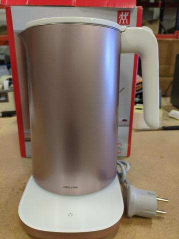 Zwilling Enfinigy waterkoker rosé met roestplekjes binnenin beschikbaar voor biedingen