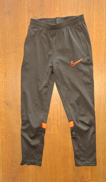 Nike Dri-fit trainingsbroek beschikbaar voor biedingen