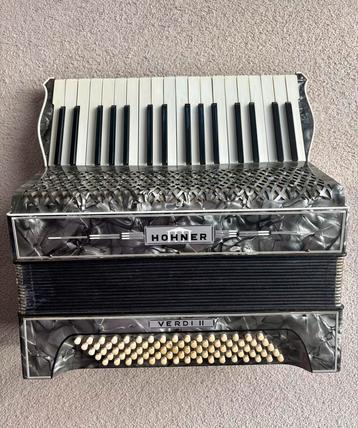 Klassieke Hohner Verdi II 80-bas piano klavier beschikbaar voor biedingen