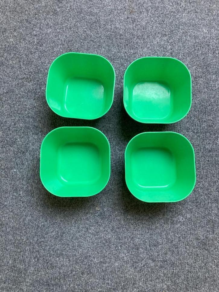 Divers kunststof campingservies (borden kopjes glazen, e.d.), Caravans en Kamperen, Kampeeraccessoires, Gebruikt, Ophalen of Verzenden