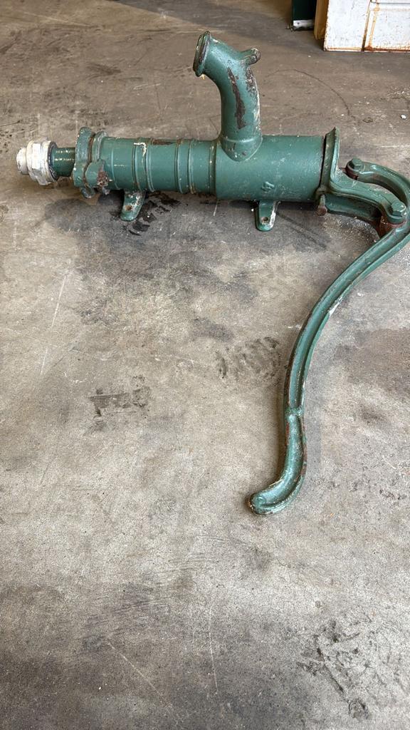 Oude gietijzeren waterpomp, Tuin en Terras, Waterpompen, Gebruikt, Handmatig, Voorzetpomp, Ophalen