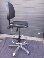 Hoge lederen werkstoel/ stuurstoel met voetring