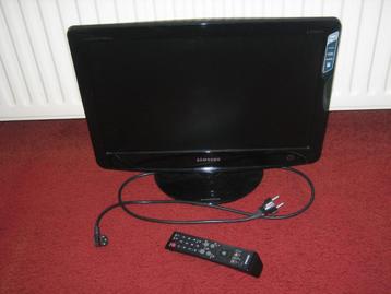TV Samsung 20" , type 2032MW  incl. diverse accessoires  beschikbaar voor biedingen