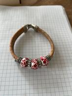 Kurken armband met rode bloemen swarovski stenen, Overige materialen, Bruin, Ophalen of Verzenden, Zo goed als nieuw