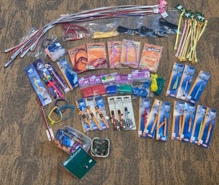 Partij katten halsbandjes/lijnen/belletjes, Dieren en Toebehoren, Kattenhalsbanden en Penningen, Nieuw, Ophalen of Verzenden