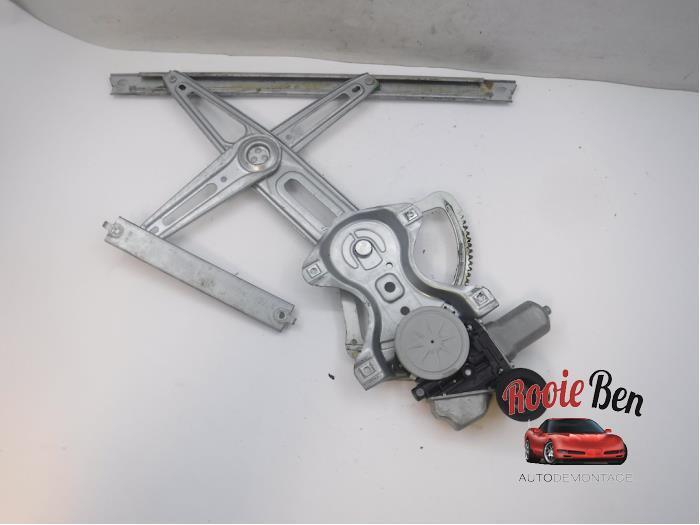 Ruitmechaniek 4Deurs links-voor van een Toyota Yaris, Auto-onderdelen, Ruiten en Toebehoren, Toyota, Gebruikt, 3 maanden garantie