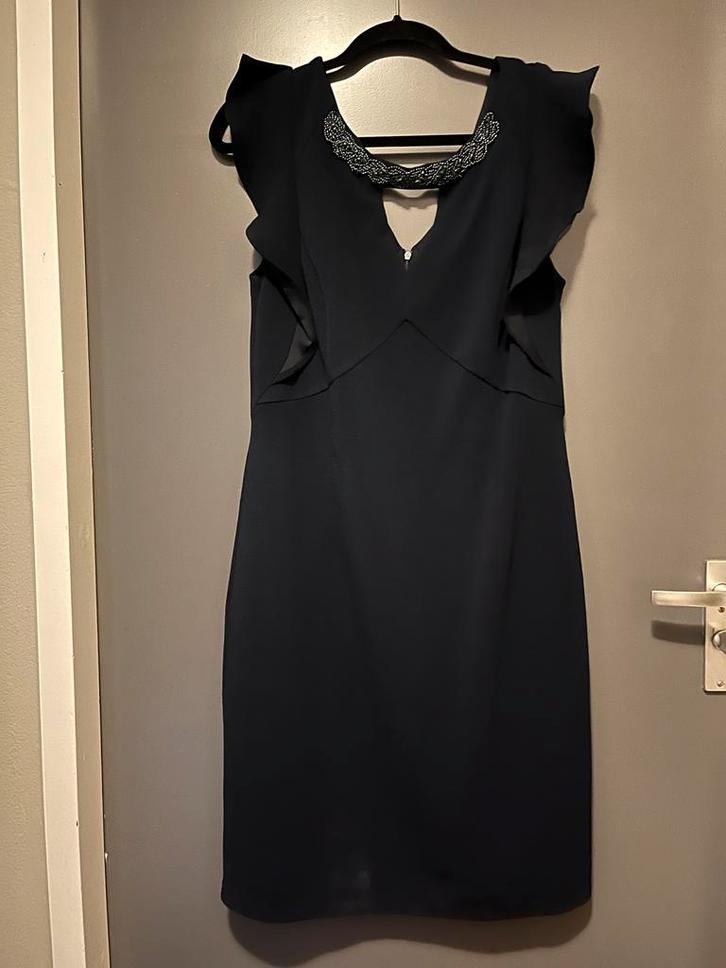 Elegante donker blauwe jurk K-design, maat 42 (XL), Kleding | Dames, Jurken, Zo goed als nieuw, Maat 42/44 (L), Blauw, Knielengte