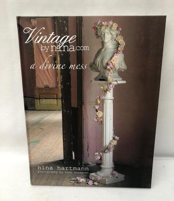 Nina Hartmann  Brocante/kerst boek - Vintage A divine Mess beschikbaar voor biedingen