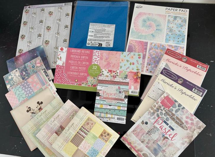 15 Papierblokken en Scrapbooking Papier, Hobby en Vrije tijd, Scrapbooking, Nieuw, Papier of Karton, Overige merken, Ophalen of Verzenden