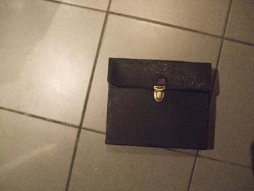 koffertje met 32 nederlandstalige singles  beschikbaar voor biedingen