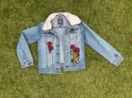 Retour jeans jasje met emblemen (128), Ophalen of Verzenden, Zo goed als nieuw, Retour, Meisje