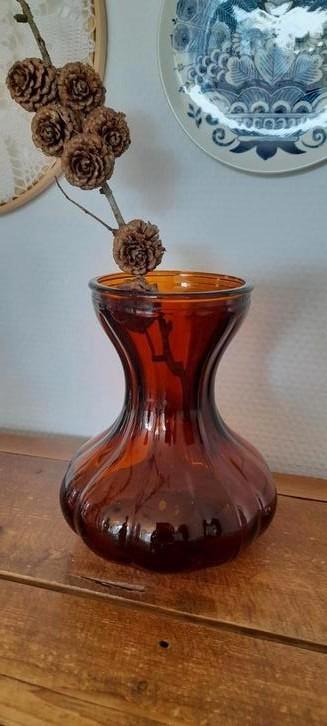 Leerdam bollen vaasje, bruin glas, Model ui beschikbaar voor biedingen