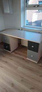 Te koop bureau en kast, Ophalen