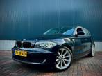 BMW 1-serie 116i EDE Executive Sport * Cruise * Navi * Trekh, Auto's, 1596 cc, Gebruikt, Zwart, 4 cilinders