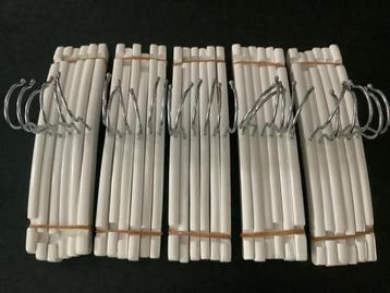 30 witte houten kinder kledinghangers baby kind hout wit beschikbaar voor biedingen