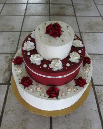 Surprise / cadeauverpakking taart rood voor sinterklaas enz. beschikbaar voor biedingen