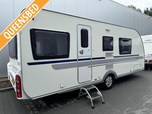 Adria Adora 563 pu / queensbed / voortent / luifel, Caravans en Kamperen, Caravans, Bedrijf, tot en met 4, 1250 - 1500 kg, Rondzit