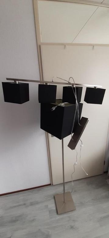 Eettafel plafond lampen 4 kapjes + bijpassende staande schem beschikbaar voor biedingen