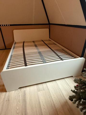 Askvoll bedframe inclusief lattenbodem 140 X 200 nieuwstaat - afbeelding 1