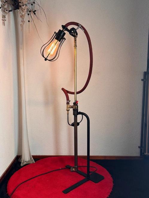 Vloerlamp "Emmerspuit", Huis en Inrichting, Lampen | Vloerlampen, Gebruikt, 100 tot 150 cm, Metaal, Ophalen of Verzenden