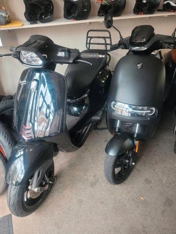 Vespa sprint 2017  met begrenser. beschikbaar voor biedingen