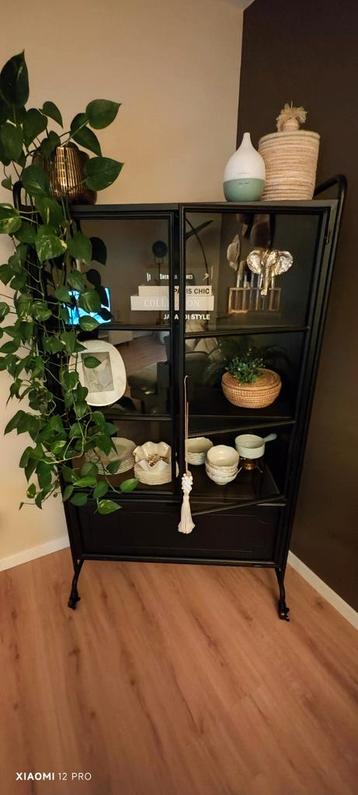 Bepurehome stalen vitrinekast beschikbaar voor biedingen