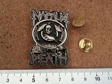 Napalm Death  erg mooie  shaped pin badge speld n3  beschikbaar voor biedingen