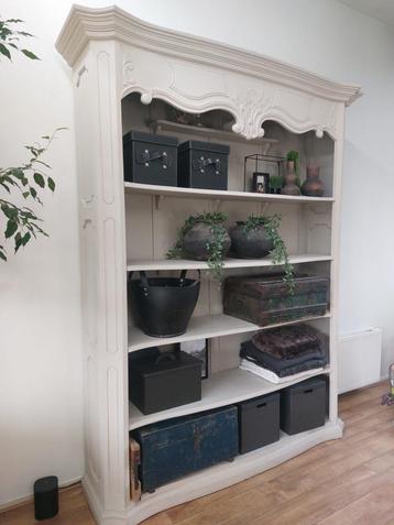 Winkelinrichting, kast voor presentatie van.producten beschikbaar voor biedingen