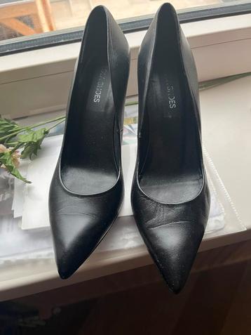 Lola leren hakken beschikbaar voor biedingen