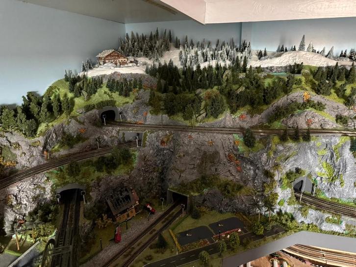 N spoor treinbaan met schaduwstation .5x,2,3 meter, Hobby en Vrije tijd, Modeltreinen | N-Spoor, Brug, Tunnel of Gebouw, Gelijkstroom of Wisselstroom