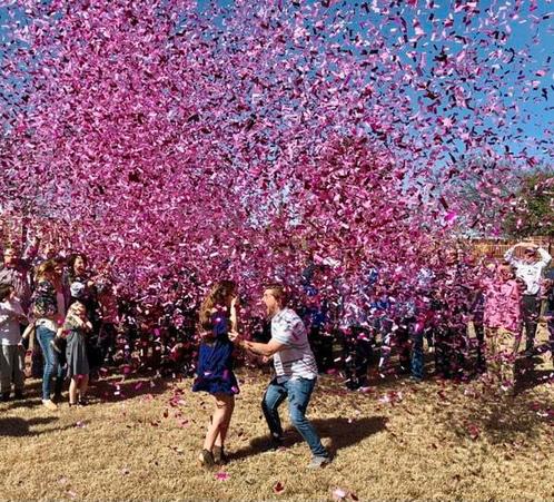 Gender Reveal Confettkanon te huur, Hobby en Vrije tijd, Feestartikelen | Verhuur, Nieuw, Geboorte of Huwelijk, Ophalen of Verzenden