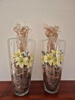 2 grote  vazen (70 cm hoog x 34 cm doorsnee)met kunstbloemen, Ophalen, Zo goed als nieuw
