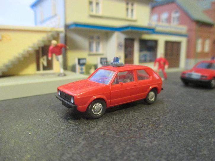 Volkswagen Golf Mk.1 3-deurs - Wiking Brandweer 1e uitgave, Hobby en Vrije tijd, Modelauto's | 1:87, Zo goed als nieuw, Auto, Wiking