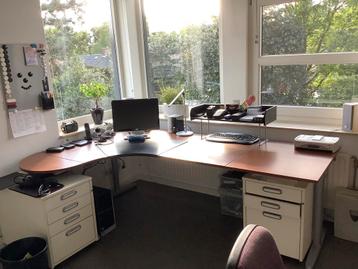 Bureau Galant Ikea. beschikbaar voor biedingen